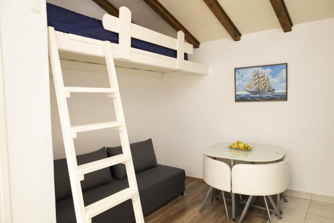 M&T Apartment Supetar Bagian luar foto