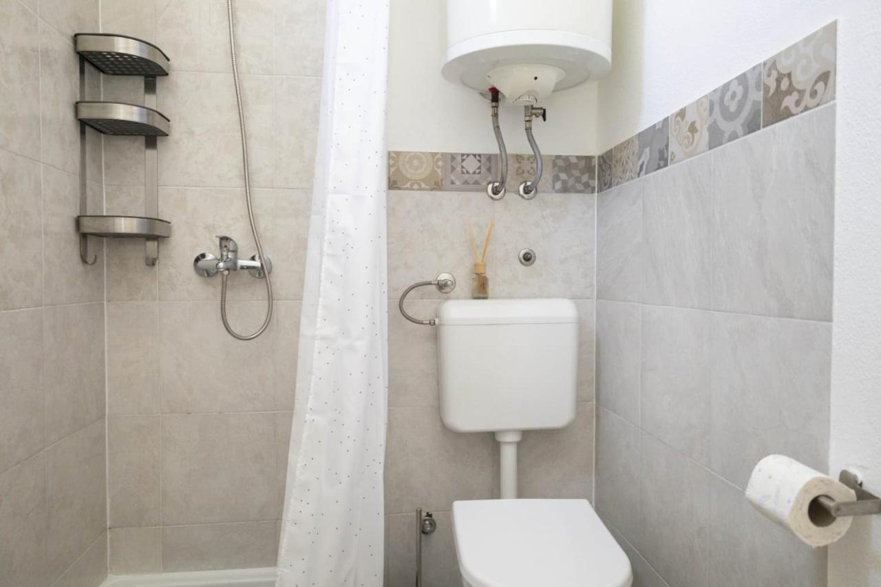 M&T Apartment Supetar Bagian luar foto